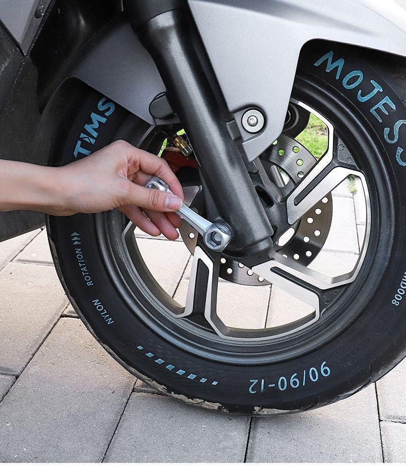 Multifunctional portable small wrench